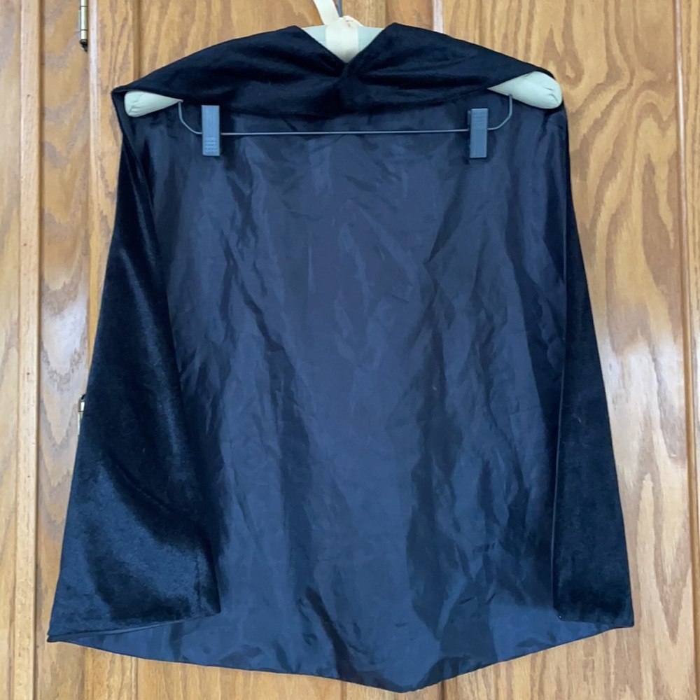 Pirate Cape and Skull Cap- EUC - Picture 3 of 9